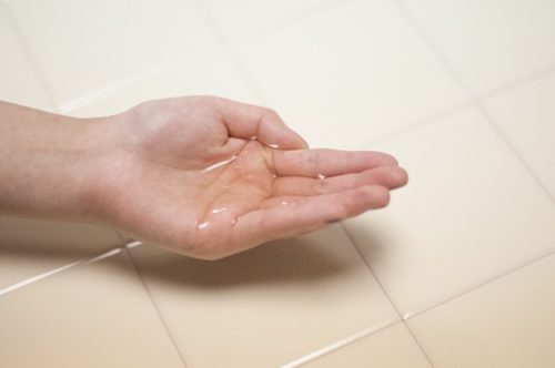 トルを横にするとデザインだと思っていたharuのロゴがなんと100％天然由来の100に！